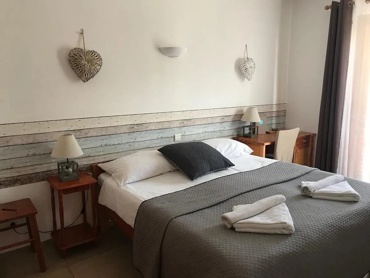 Hotel La Bastide Le Lavandou 2*,