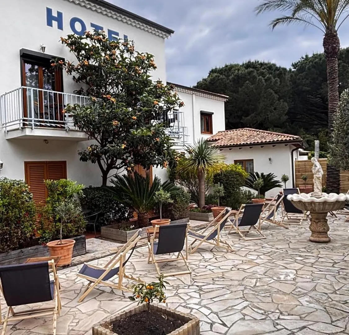 Hotel La Bastide Le Lavandou Francia