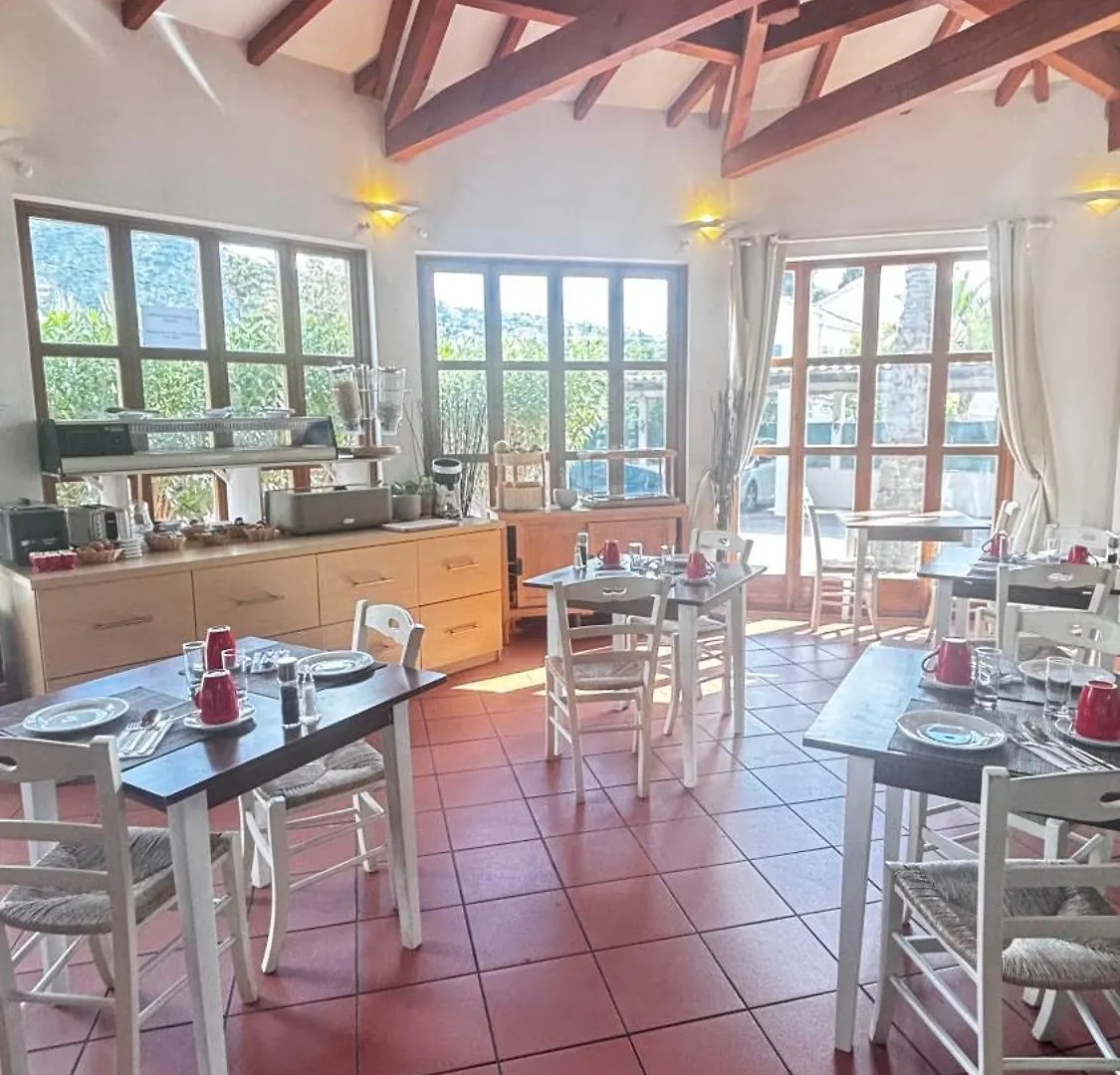 Hotel La Bastide Le Lavandou 2*,