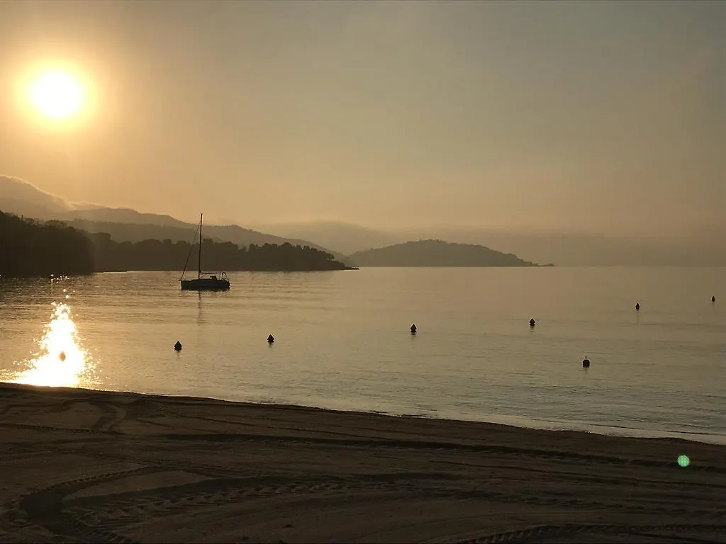Hotel La Bastide Le Lavandou 2*,